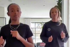 母女两来段舞蹈